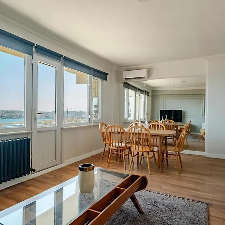 Spacious Sea View Family In Managed With Balcony