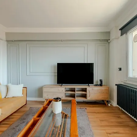 Spacious Sea View Family In Managed With Balcony 4*
