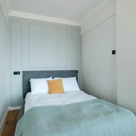Апартаменты Spacious Sea View Family In Managed With Balcony 4*