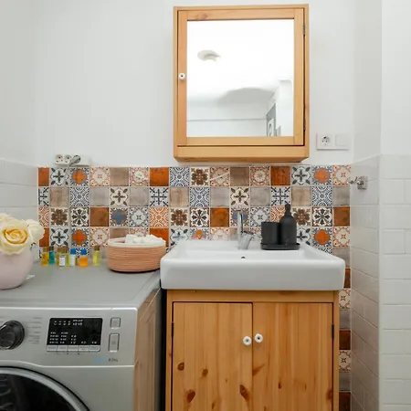Апартаменты Spacious Sea View Family In Managed With Balcony 4*